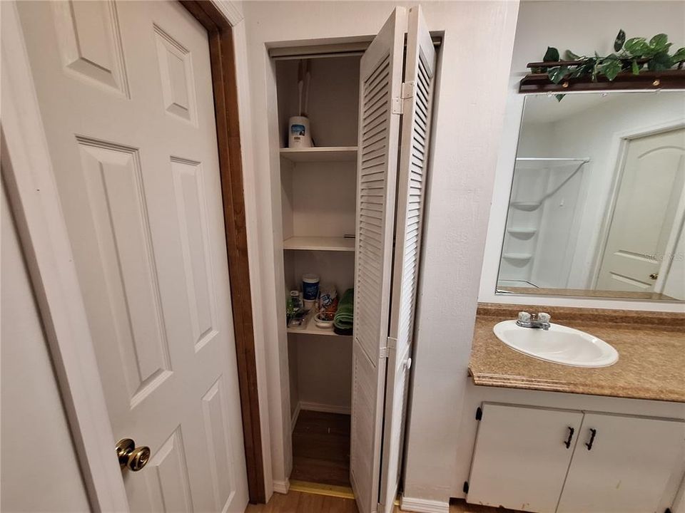 Linin closet in bath