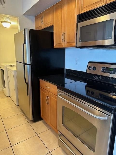 For Sale: $234,900 (2 beds, 2 baths, 948 Square Feet)