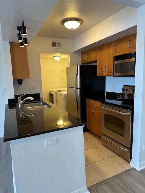 For Sale: $234,900 (2 beds, 2 baths, 948 Square Feet)