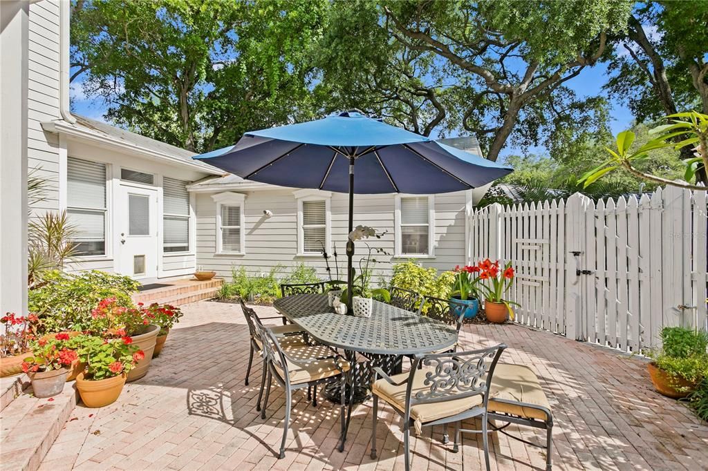 Recently Sold: $1,225,000 (4 beds, 3 baths, 2642 Square Feet)