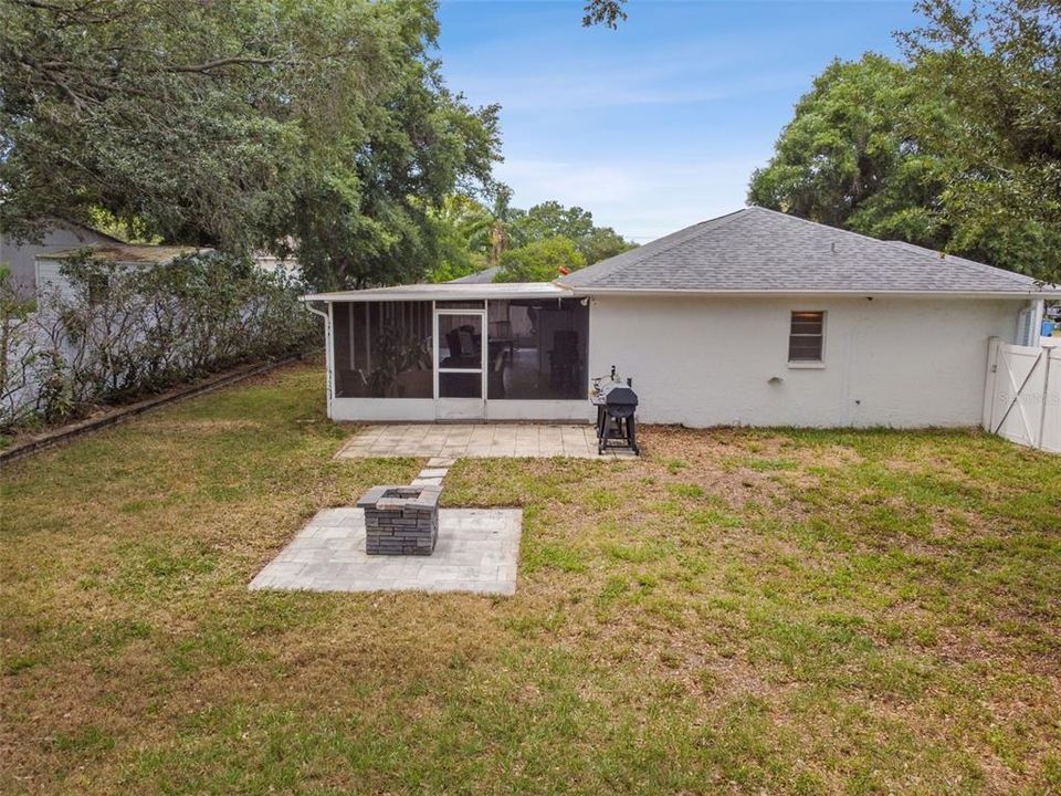 Recently Sold: $335,000 (3 beds, 2 baths, 1285 Square Feet)