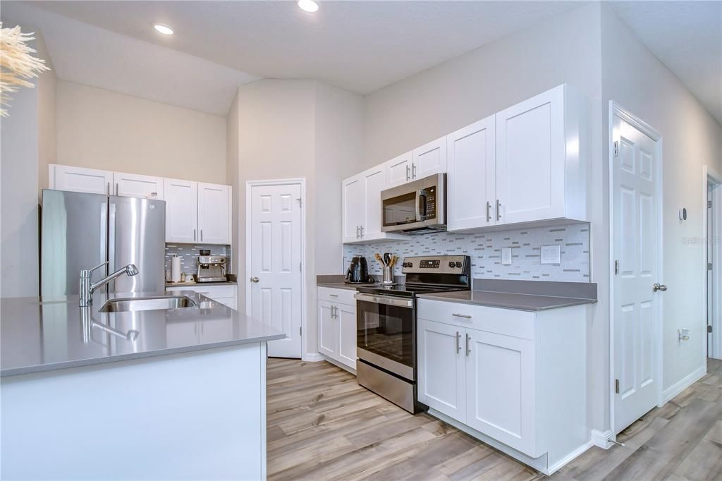 For Sale: $369,900 (3 beds, 2 baths, 1615 Square Feet)