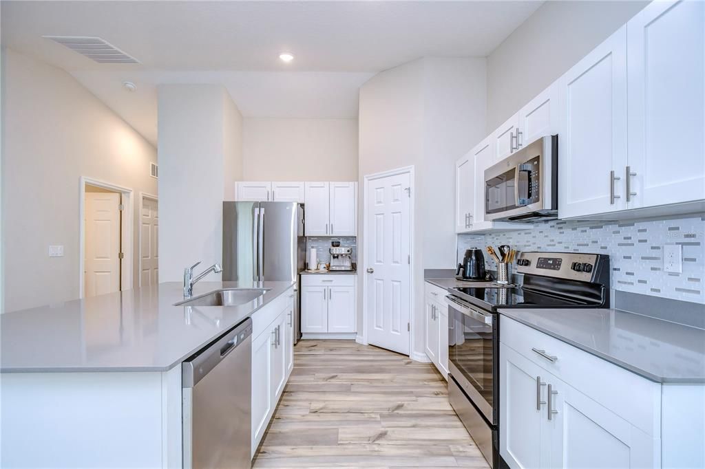 For Sale: $359,900 (3 beds, 2 baths, 1615 Square Feet)