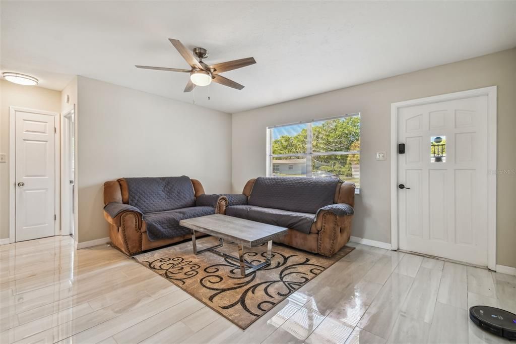 For Sale: $379,999 (3 beds, 1 baths, 1232 Square Feet)