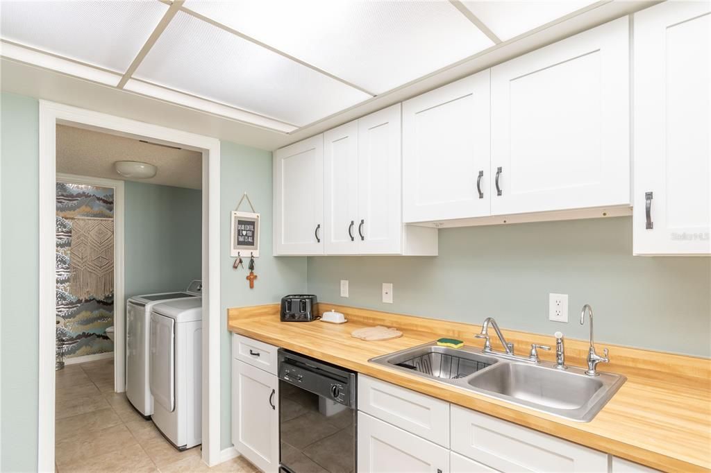For Sale: $299,900 (2 beds, 2 baths, 1385 Square Feet)