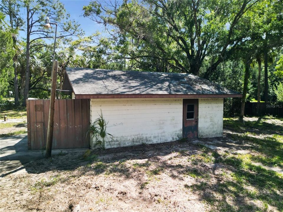 For Sale: $69,900 (3 beds, 2 baths, 924 Square Feet)