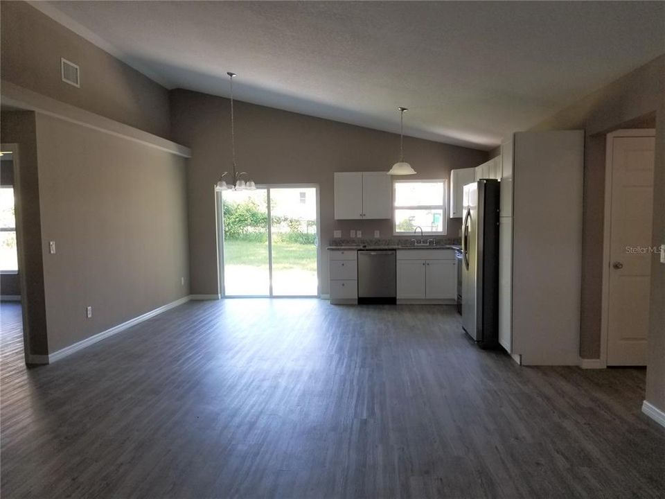 Recently Rented: $1,750 (3 beds, 2 baths, 1360 Square Feet)