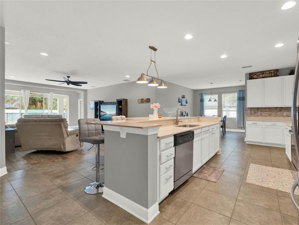Active With Contract: $799,000 (4 beds, 3 baths, 2822 Square Feet)