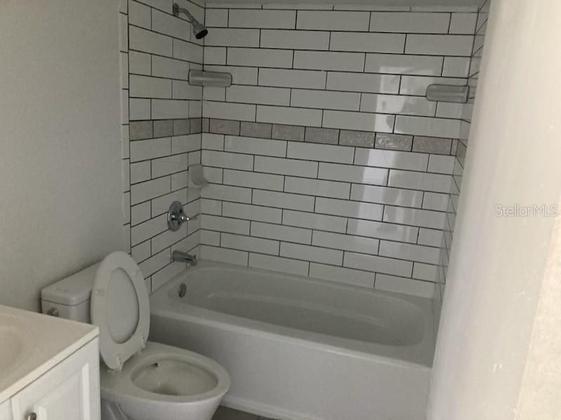 Active With Contract: $1,595 (2 beds, 1 baths, 576 Square Feet)