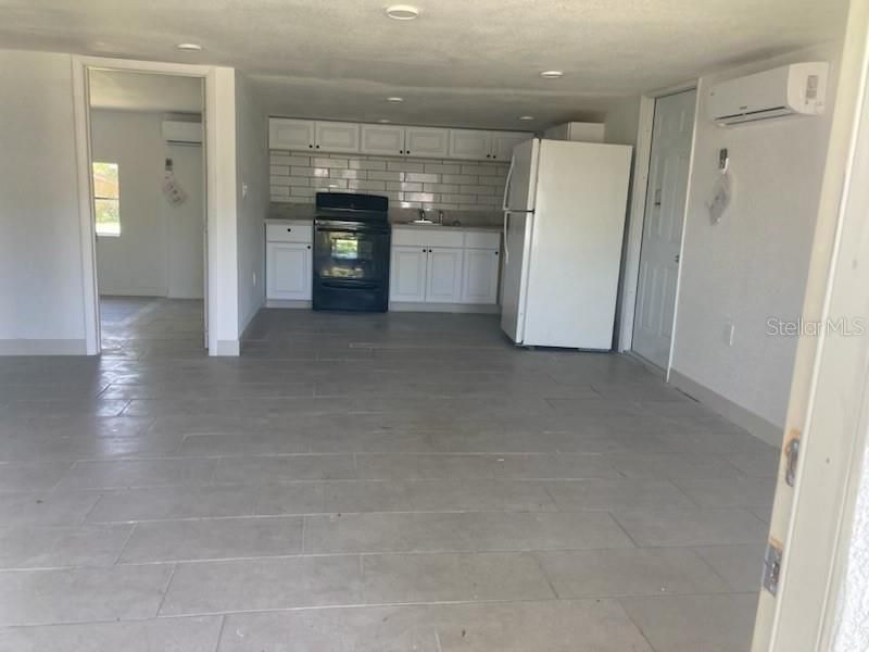 Active With Contract: $1,595 (2 beds, 1 baths, 576 Square Feet)