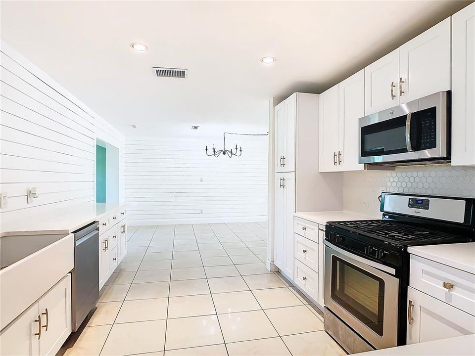 For Sale: $649,500 (4 beds, 2 baths, 1958 Square Feet)