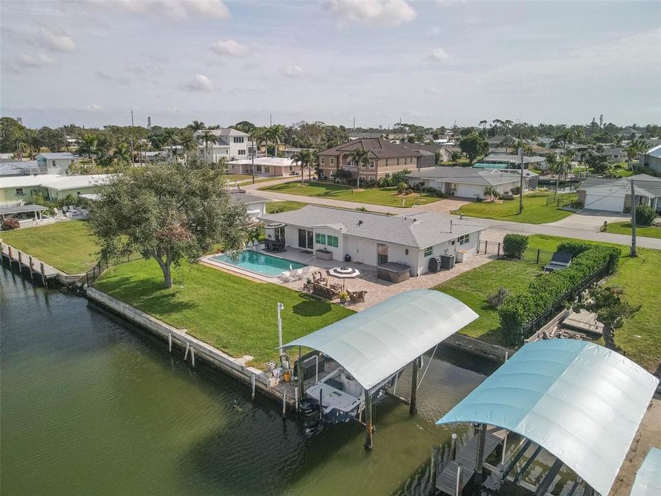 For Sale: $1,150,000 (2 beds, 2 baths, 1464 Square Feet)