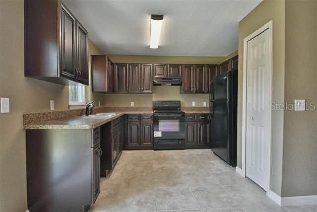 Active With Contract: $239,900 (3 beds, 2 baths, 1331 Square Feet)