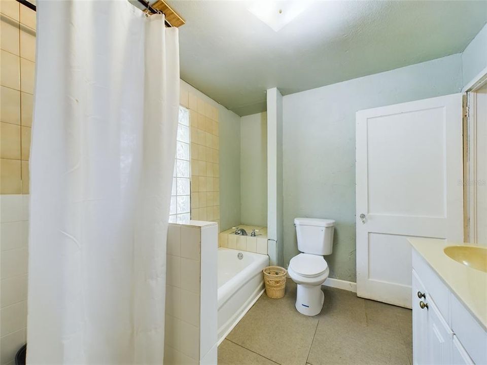 待售: $234,900 (2 贝兹, 2 浴室, 936 平方英尺)