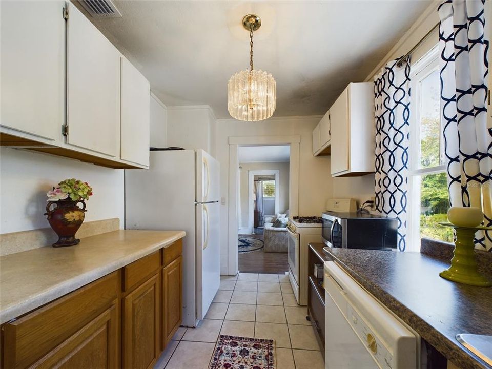 For Sale: $234,900 (2 beds, 2 baths, 936 Square Feet)
