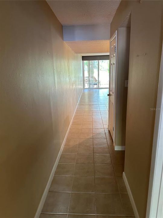 Active With Contract: $135,000 (1 beds, 1 baths, 834 Square Feet)