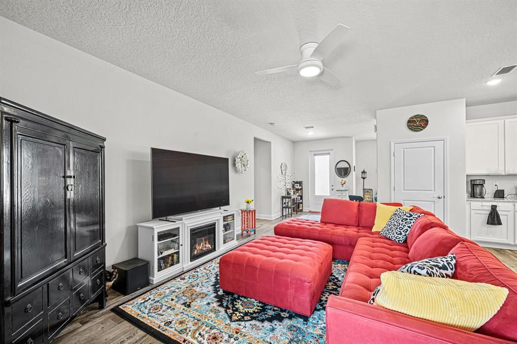 Active With Contract: $389,000 (3 beds, 2 baths, 1906 Square Feet)
