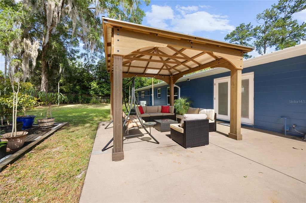 Active With Contract: $400,000 (4 beds, 2 baths, 1788 Square Feet)