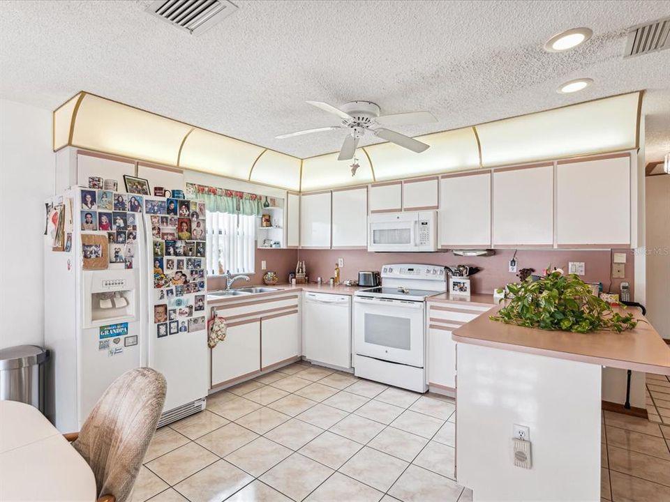 For Sale: $329,900 (3 beds, 2 baths, 1616 Square Feet)