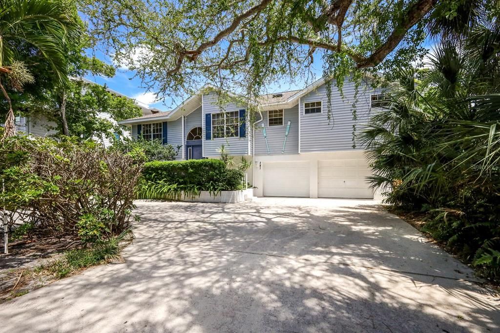 Active With Contract: $2,195,000 (3 beds, 2 baths, 1915 Square Feet)