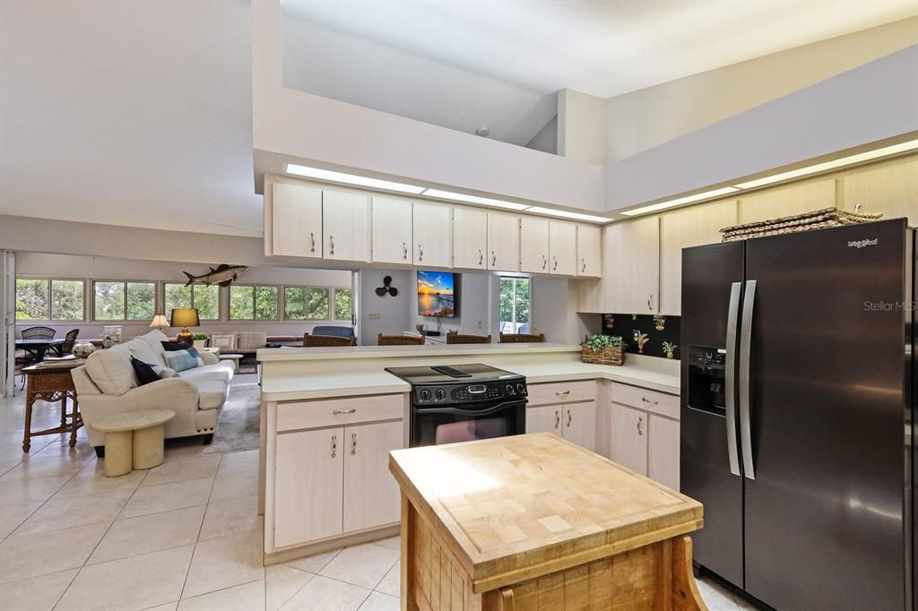 Active With Contract: $2,195,000 (3 beds, 2 baths, 1915 Square Feet)