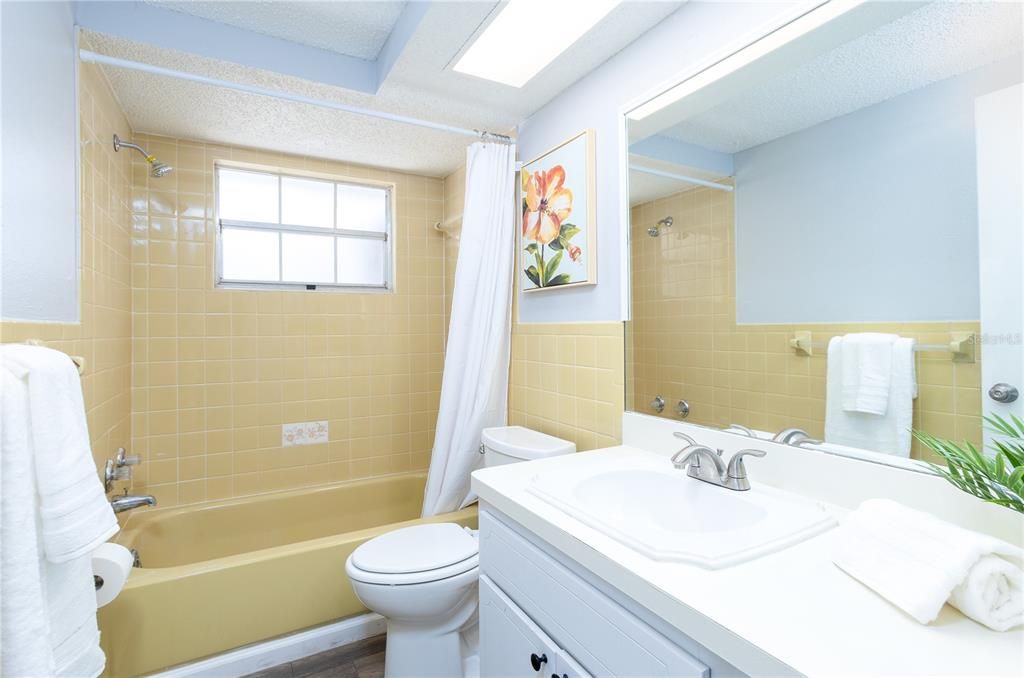 待售: $265,000 (3 贝兹, 2 浴室, 1310 平方英尺)