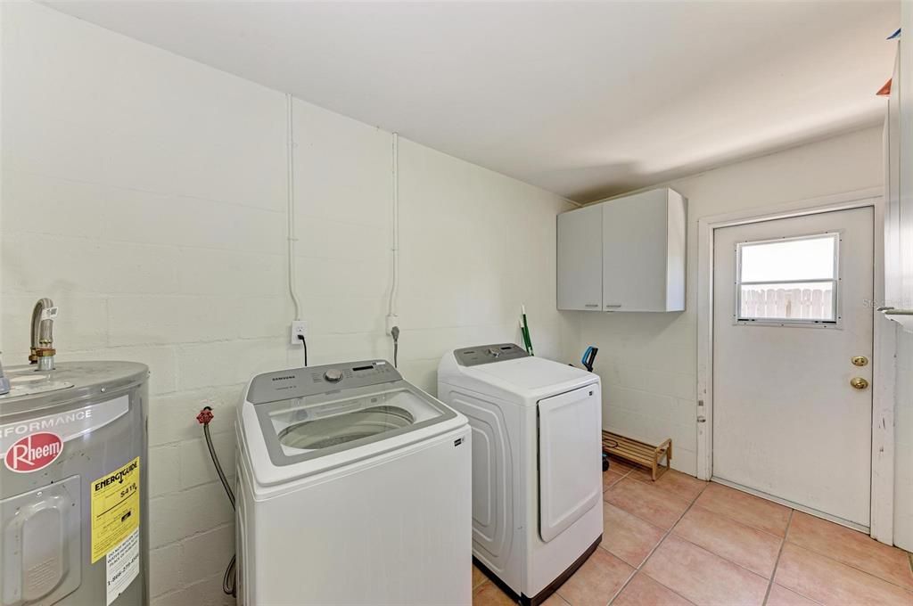 For Rent: $2,900 (3 beds, 2 baths, 1433 Square Feet)