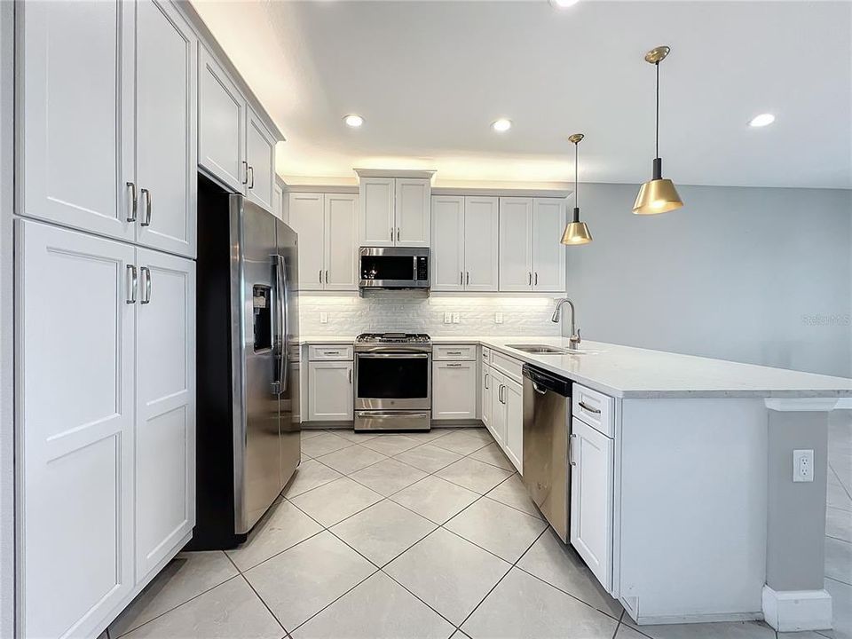 For Sale: $425,000 (2 beds, 2 baths, 1648 Square Feet)