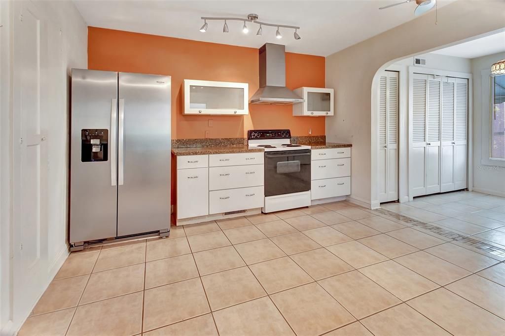 Active With Contract: $349,900 (2 beds, 2 baths, 1676 Square Feet)