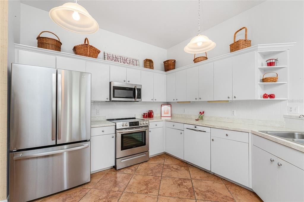 For Sale: $340,000 (2 beds, 2 baths, 1162 Square Feet)