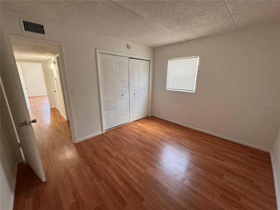 For Rent: $1,400 (2 beds, 1 baths, 902 Square Feet)