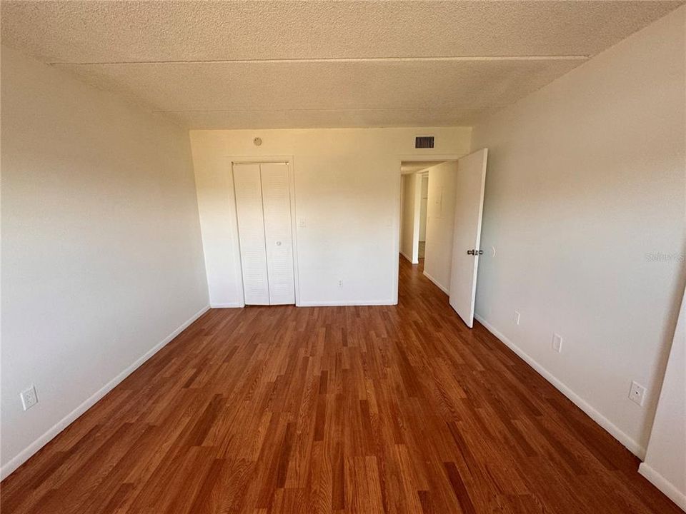 For Rent: $1,400 (2 beds, 1 baths, 902 Square Feet)