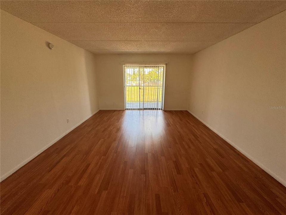 Active With Contract: $1,375 (2 beds, 1 baths, 902 Square Feet)