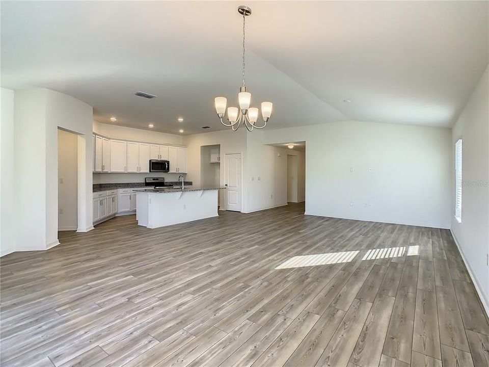 Active With Contract: $430,000 (4 beds, 2 baths, 1989 Square Feet)