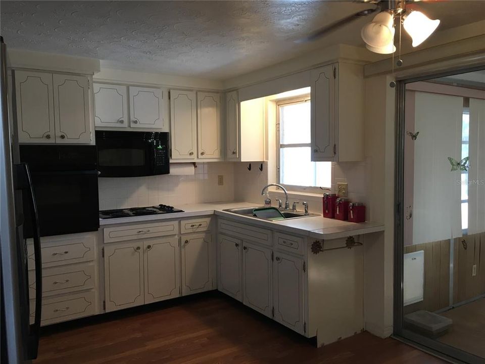 Recently Rented: $1,500 (2 beds, 1 baths, 816 Square Feet)