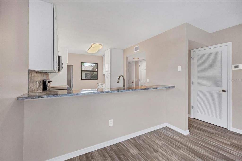 For Sale: $264,900 (2 beds, 2 baths, 1228 Square Feet)
