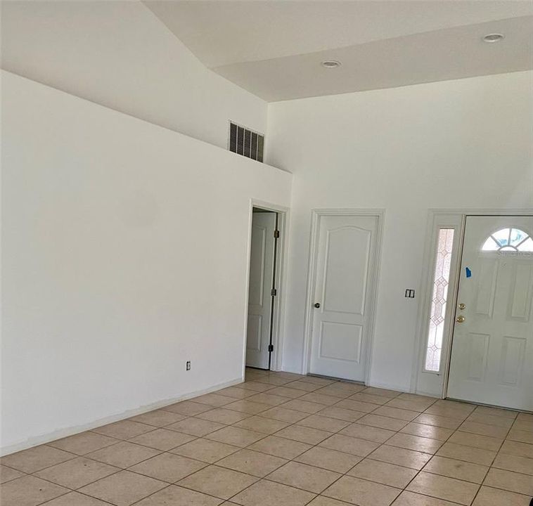 For Rent: $1,800 (3 beds, 2 baths, 1606 Square Feet)