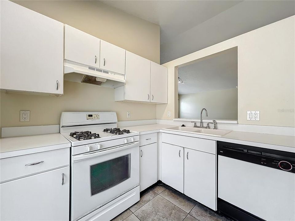 For Sale: $279,900 (3 beds, 2 baths, 1170 Square Feet)