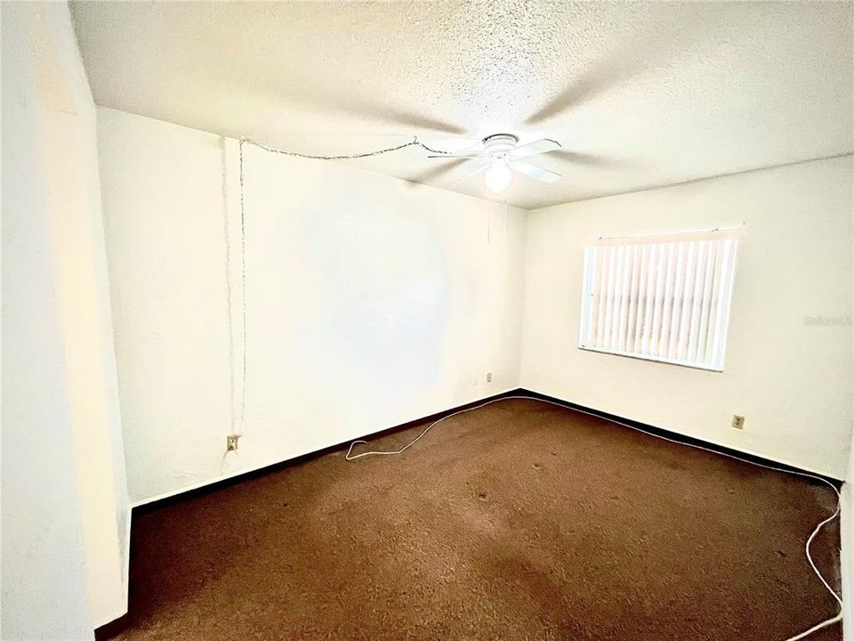For Sale: $125,000 (1 beds, 1 baths, 665 Square Feet)