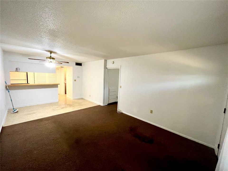 For Sale: $125,000 (1 beds, 1 baths, 665 Square Feet)