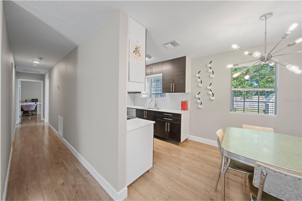 Active With Contract: $315,000 (3 beds, 2 baths, 984 Square Feet)