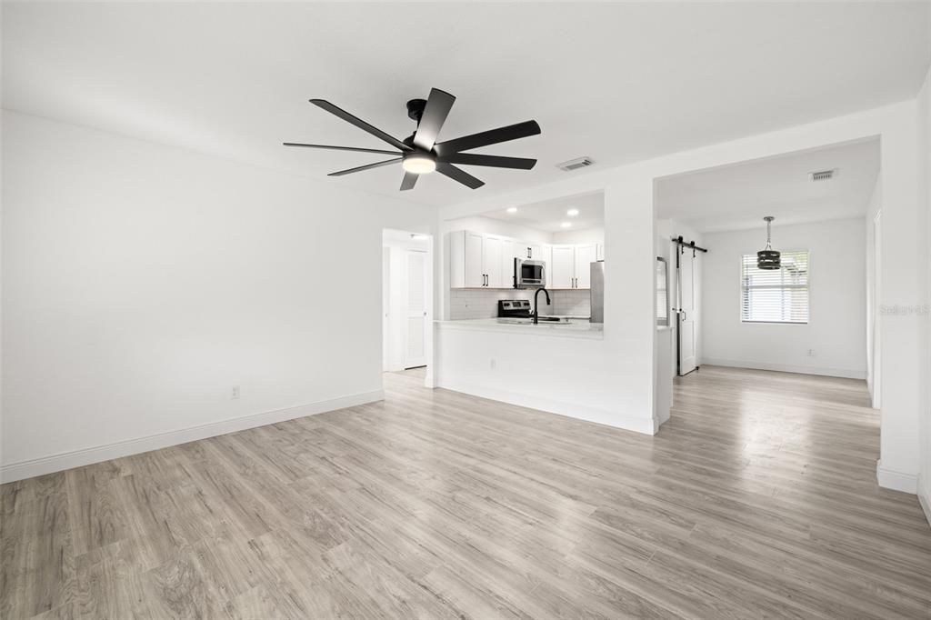 Active With Contract: $335,000 (3 beds, 2 baths, 1200 Square Feet)