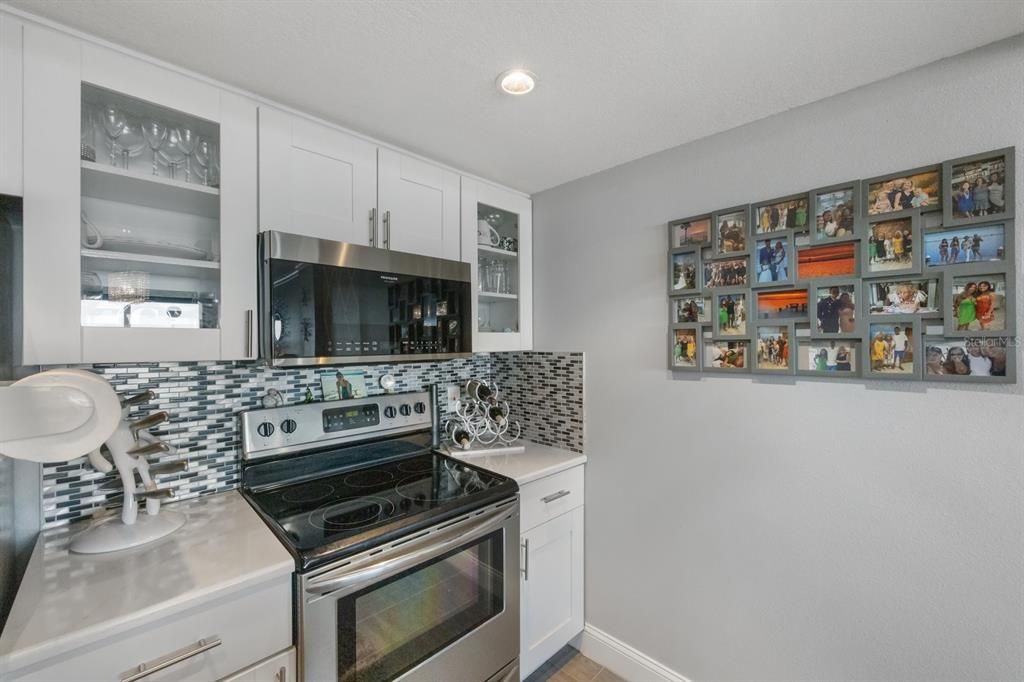 Active With Contract: $399,900 (1 beds, 1 baths, 918 Square Feet)
