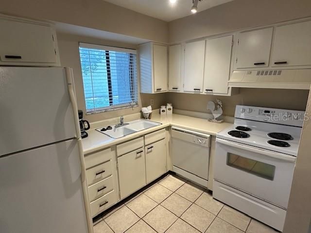 For Sale: $179,900 (1 beds, 1 baths, 768 Square Feet)