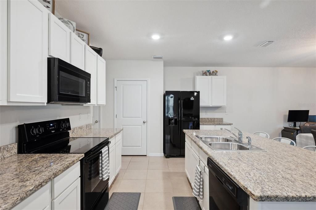 For Sale: $394,900 (4 beds, 2 baths, 2078 Square Feet)