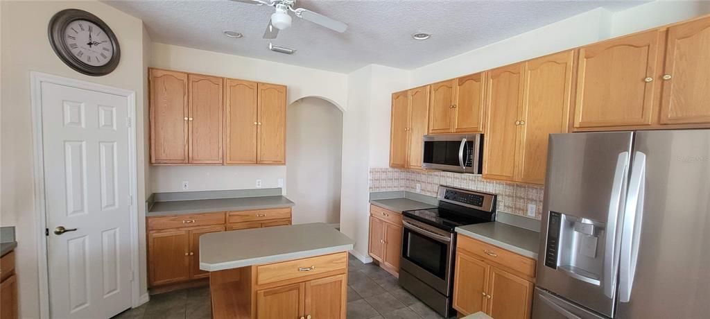Active With Contract: $2,400 (4 beds, 3 baths, 3016 Square Feet)