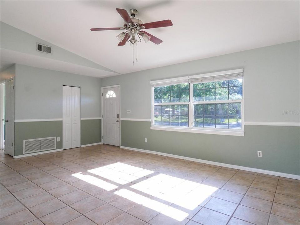 Active With Contract: $229,900 (3 beds, 2 baths, 1052 Square Feet)