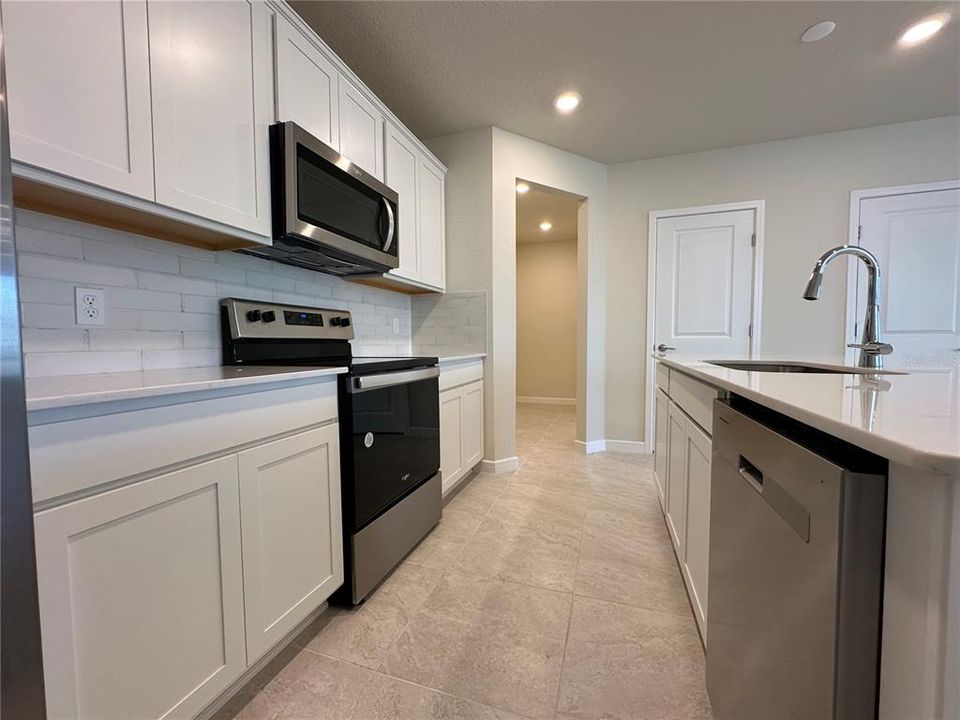 For Rent: $2,200 (3 beds, 2 baths, 1628 Square Feet)