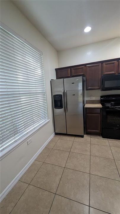 Recently Rented: $2,300 (3 beds, 2 baths, 1544 Square Feet)