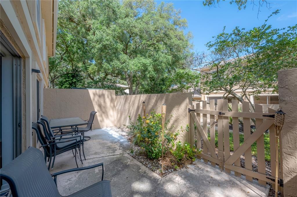 Active With Contract: $215,000 (2 beds, 1 baths, 1104 Square Feet)